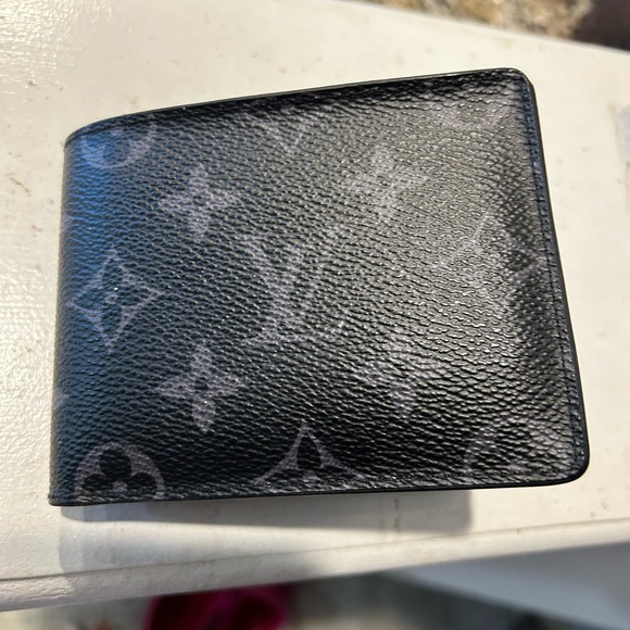 Louis Vuitton LV logo men’s bifold wallet - Picture 1 of 9